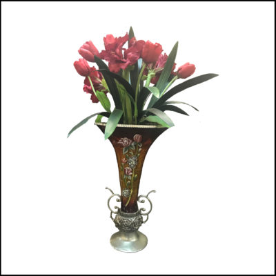 530401 red vase with flowers